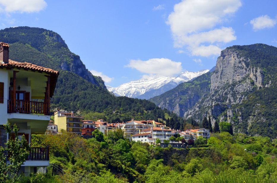 <strong>Litochoro, the gateway to Mt Olympus: </strong>The small village of Litochoro is nestled at the bottom of Mount Olympus, it's one of the most magnificent settings in Greece. 