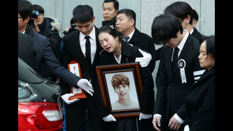Relatives of K-pop superstar Kim Jong-hyun weep during his funeral in Seoul, South Korea, on Thursday, December 21. The 27-year-old SHINee lead singer <a href="http://www.cnn.com/2017/12/18/entertainment/k-pop-jonghyun-shinee-death-intl/index.html" target="_blank">killed himself</a> on Monday, December 18, at a studio apartment in the Gangnam district of Seoul.