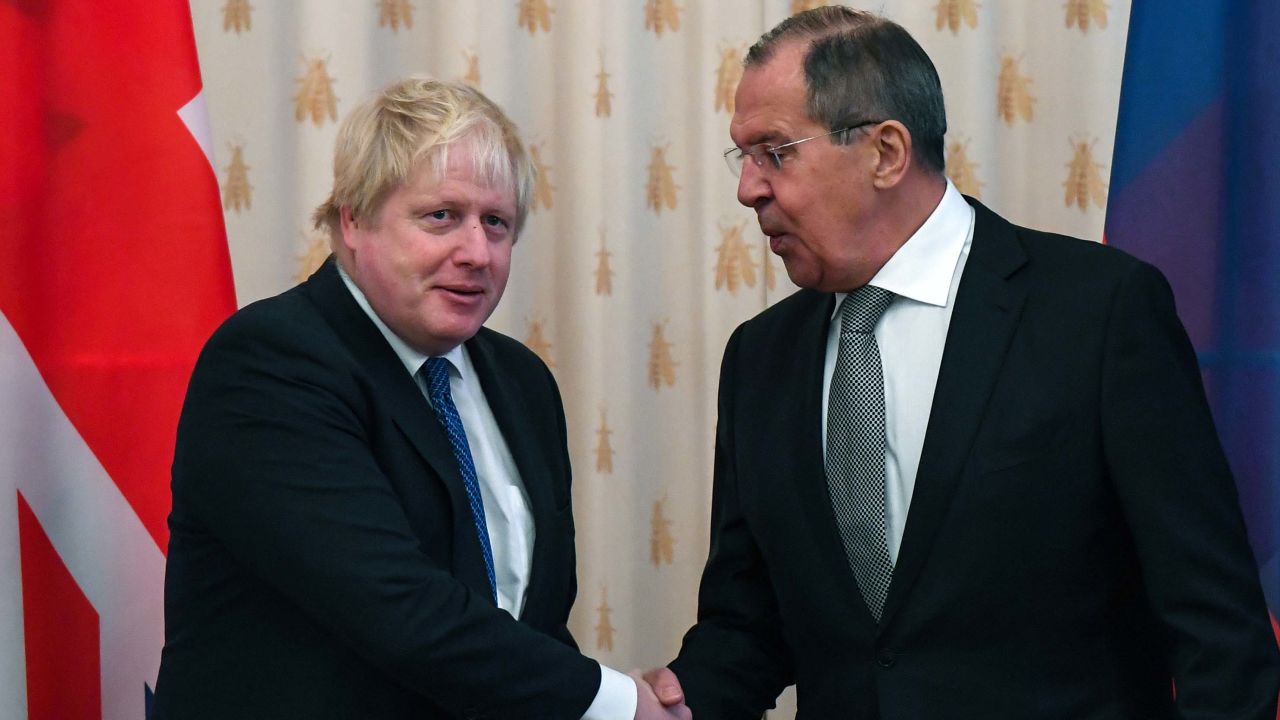 Russian Foreign Minister Sergei Lavrov (R) meets with British Foreign Secretary Boris Johnson in Moscow on December 22, 2017. / AFP PHOTO / Yuri KADOBNOV        (Photo credit should read YURI KADOBNOV/AFP/Getty Images)