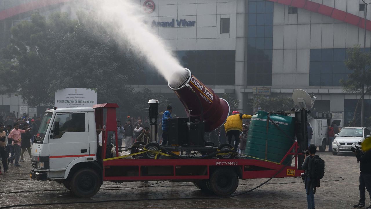 A water mist cannon, or "anti-smog gun," gets a tryout this week in New Delhi to reduce air pollution.