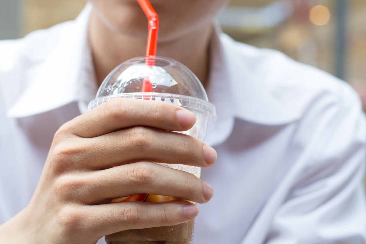 Disposable plastic straws are not recyclable, therefore they often end up in landfills, oceans, or the environment. Americans throw away half a billion of them every day, according to the National Park Service.
