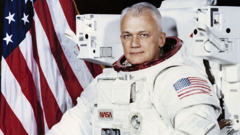 Former astronaut <a href="index.php?page=&url=http%3A%2F%2Fwww.cnn.com%2F2017%2F12%2F23%2Fus%2Fobit-bruce-mccandless%2Findex.html" target="_blank">Bruce McCandless II</a>, famously captured in a 1984 photo documenting the first untethered flight in space, died December 21, NASA said. He was 80.