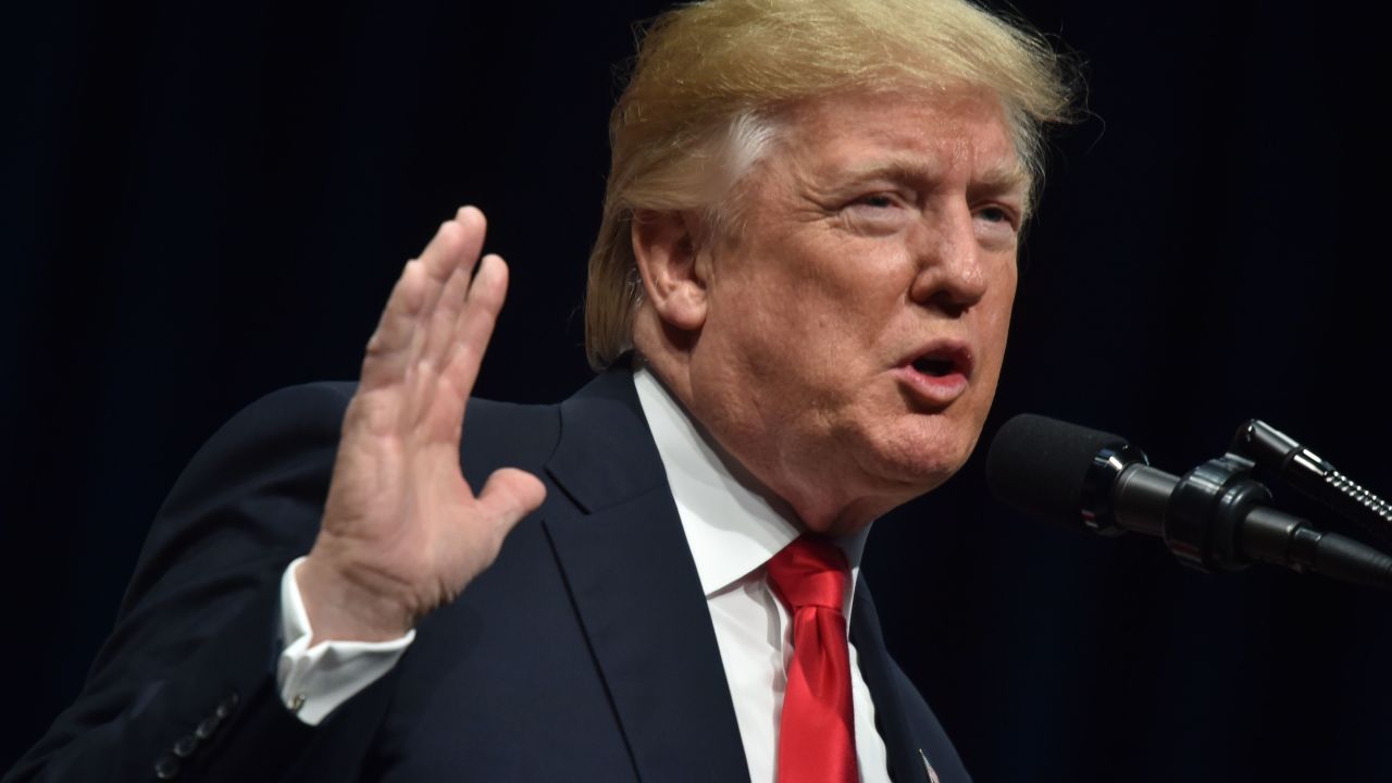 US President Donald Trump speaks at the FBI National Academy graduation ceremony on December 15, 2017 in Quantico, Virginia. / AFP PHOTO / Nicholas Kamm        (Photo credit should read NICHOLAS KAMM/AFP/Getty Images)