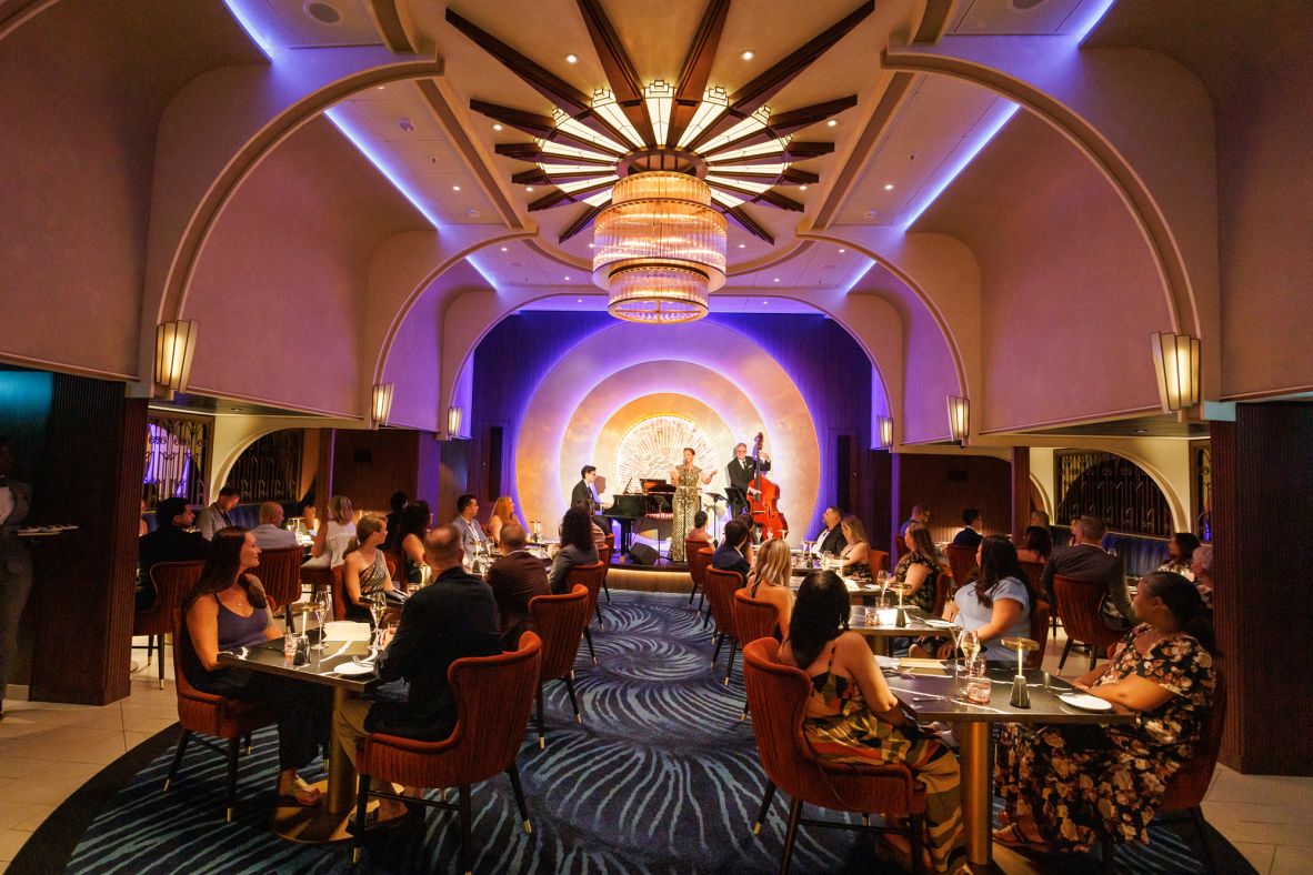 <strong>Lincoln Park Supper Club:</strong> Formal attire is expected at the chicest dining spot on Star of the Seas.