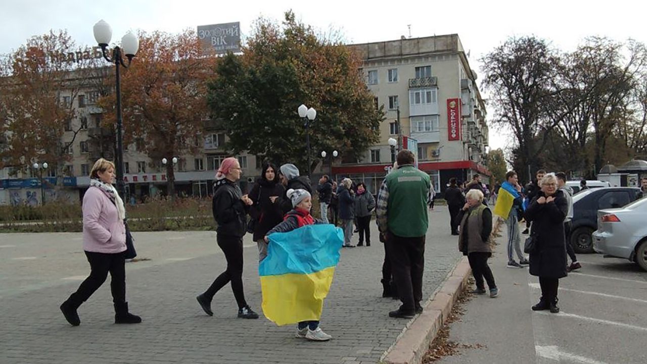 Ukrainians gather in Kherson city centre following Russian withdrawal on November 11