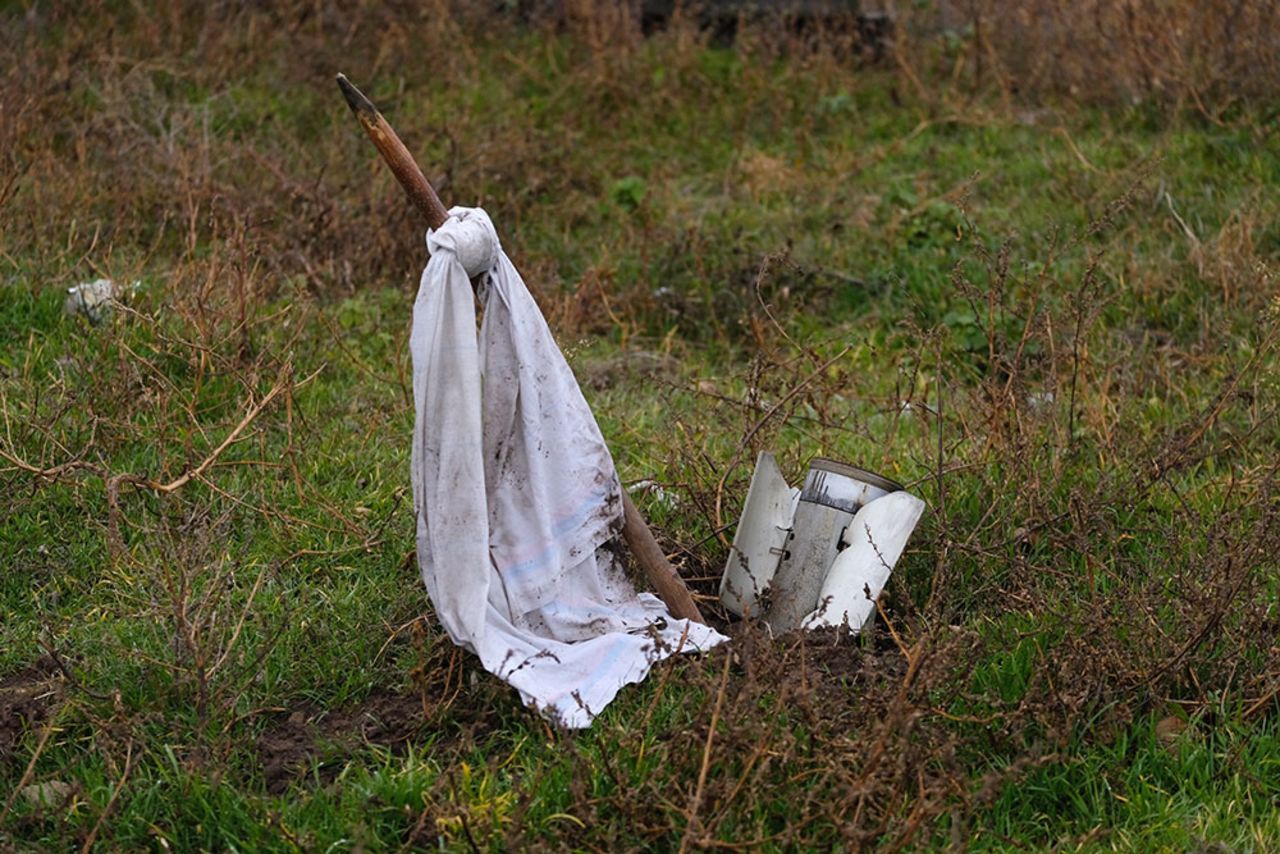 A white flag marks an unexploded missile.