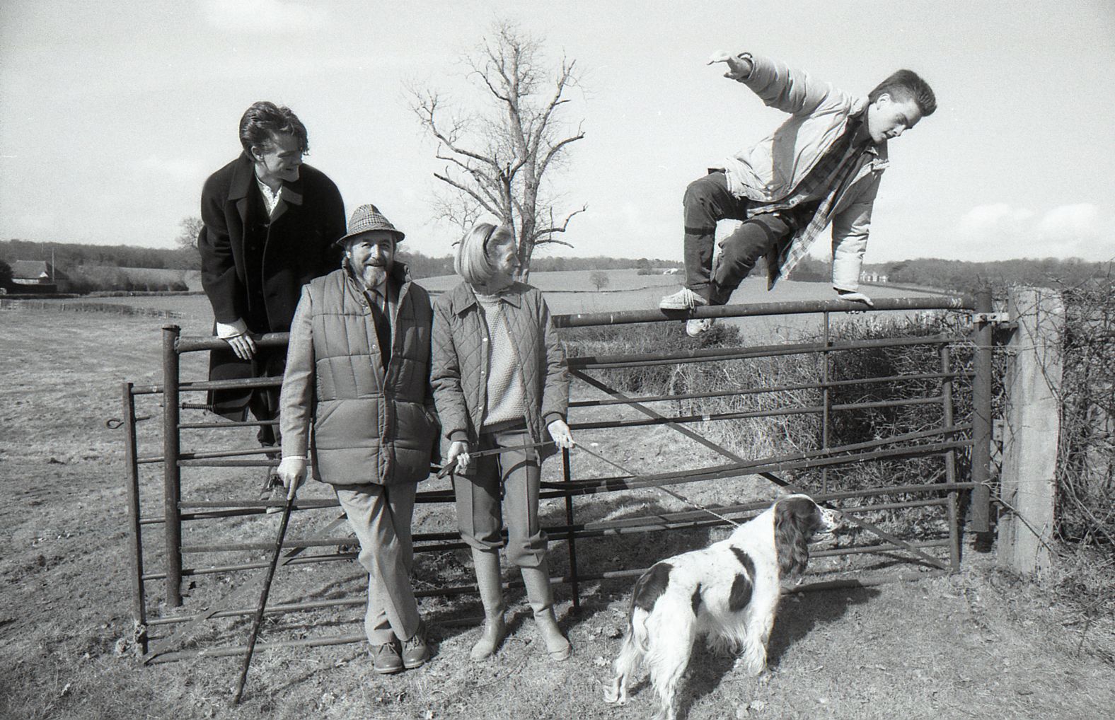 Smith poses for a photo with her husband, Beverley Cross, and two sons, Chris and Toby, at their country home in Sussex, England, in 1986. Smith and Cross were married from 1975 until his death in 1998.