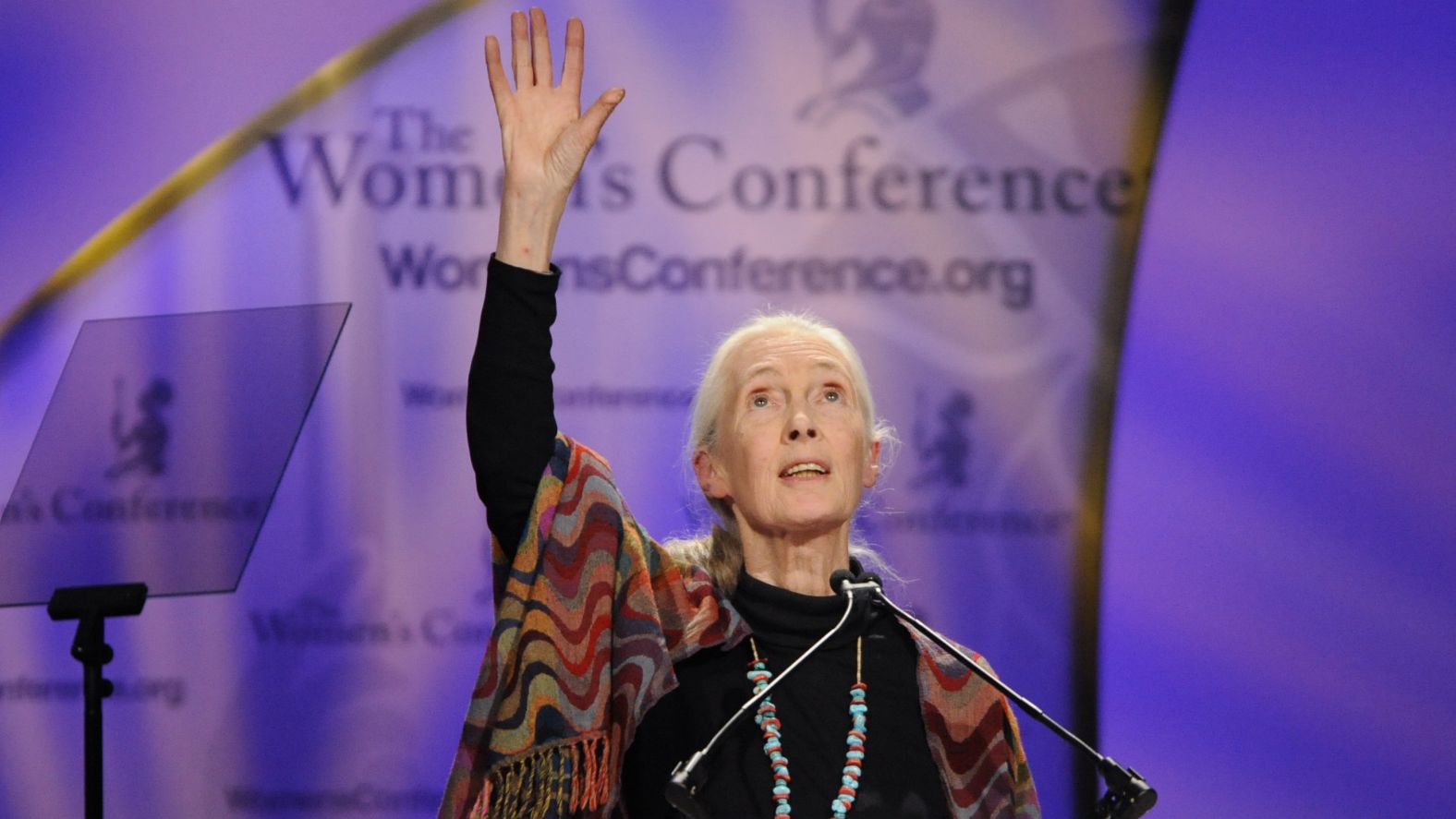 Goodall accepts a Minerva Award at the Women's Conference in Long Beach, Califonia, in 2009.
