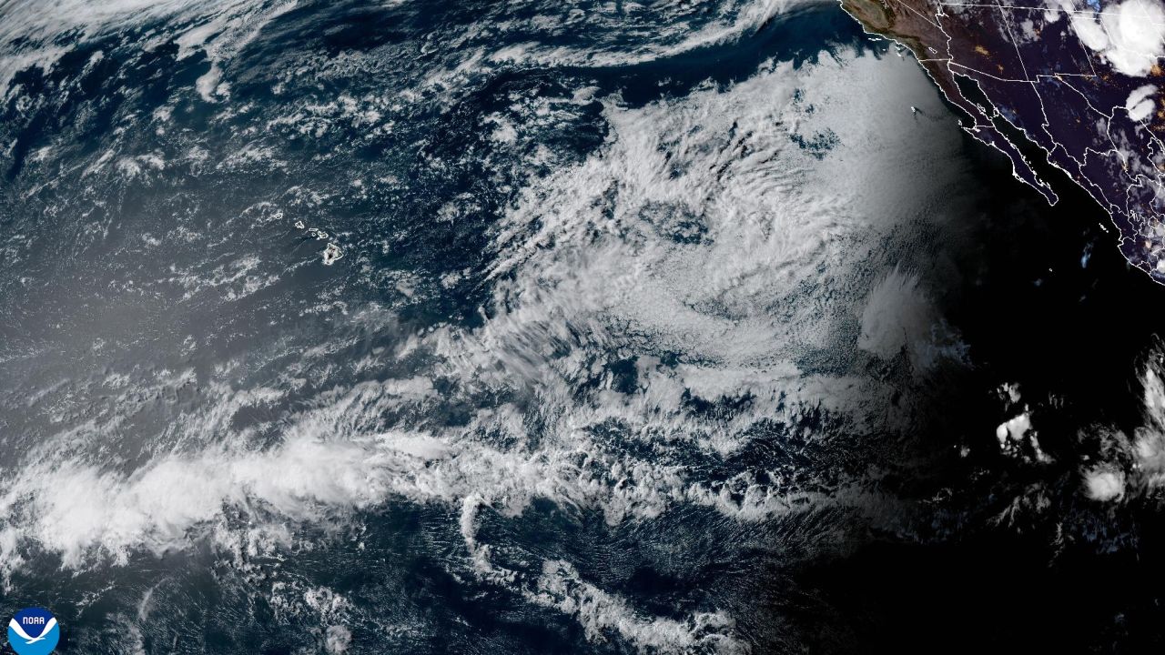 Imagen satelital del océano Pacífico en la noche del 25 de mayo de 2025.