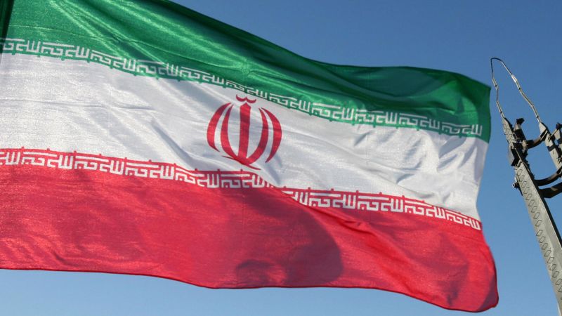 De Amerikaanse marine zegt dat Iran een mogelijk smokkelschip in beslag heeft genomen in de Perzische Golf