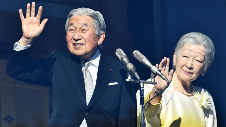Emperor Akihito and Empress Michiko wave to well-wishers from the balcony of the Imperial Palace in Tokyo on January 2, 2018.