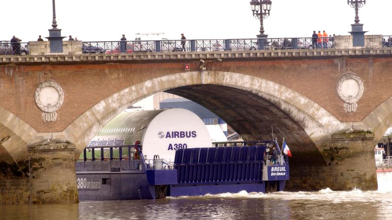<strong>Arrival in France: </strong>When the ships arrive at Pauillac, two barges (Le Breuil and Le Brion) pick up the components and then transport them to Langon.