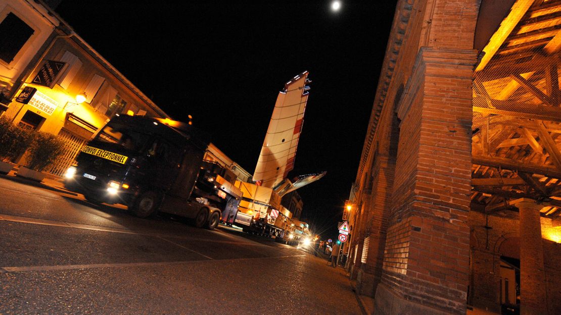 The convoy travels across specially modified roads from Langon to Toulouse to deliver the components. 