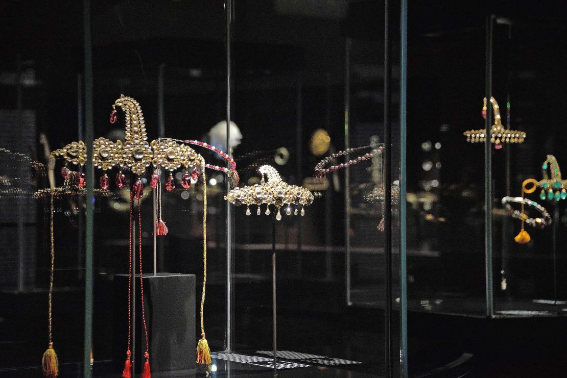 Over 270 pieces of Indian Mughal jewelry dated from the 16th to the 20th century were being shown to the public. 