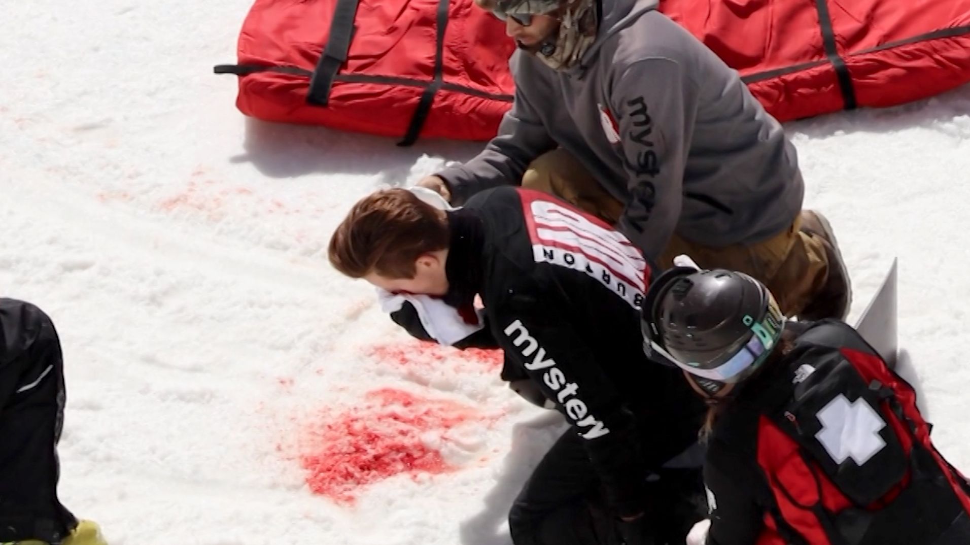 Shaun White crashes in New Zealand, withdraws from season opener