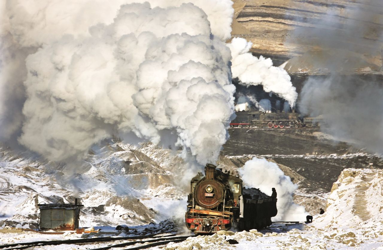 <strong>Below freezing:</strong> Kitching recalls the tip of his nose becoming frozen to his camera on several occasions. He captured this wintertime shot of the Jalainur opencast mine in 2008.