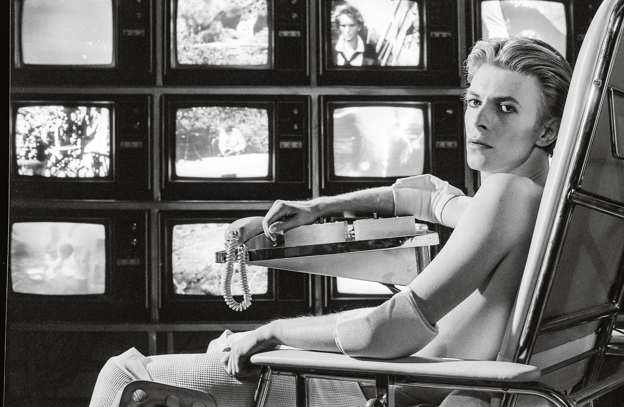 david bowie man who fell to earth 1