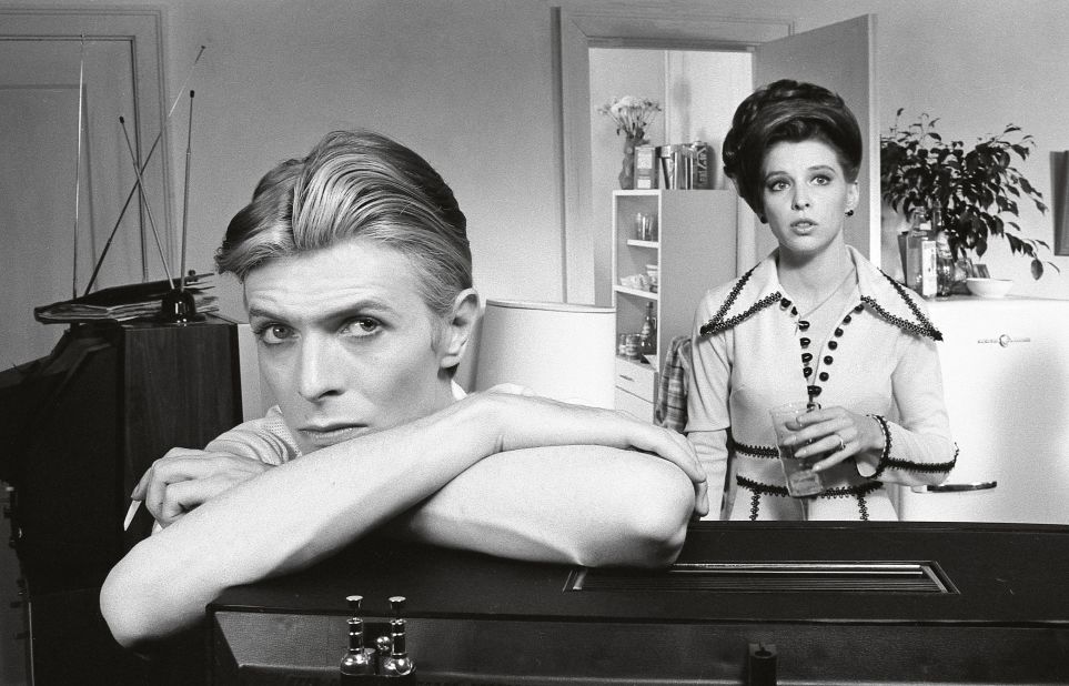 In 1976's "The Man Who Fell to Earth," based on a novel of the same name, David Bowie plays Thomas Jerome Newton. Unbeknownst to his paramour, Mary-Lou (Candy Clark), he harbors a shocking secret.