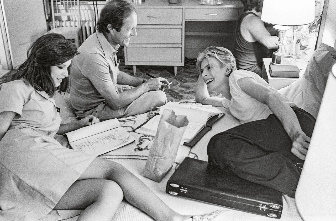 Candy Clark, director Nicolas Roeg, and David Bowie take a break from filming.