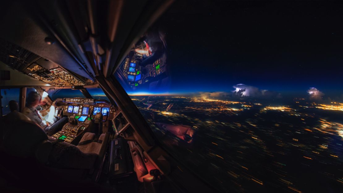 van Heijst normally doesn't include the cockpit in his shot, but sometimes he enjoys the contrast with the outside world.