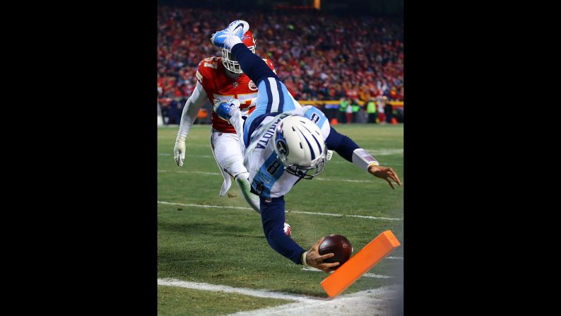 <a href="index.php?page=&url=http%3A%2F%2Fbleacherreport.com%2Farticles%2F2752799-titans-qb-marcus-mariota-completes-td-pass-to-himself-in-afc-wild-card-game" target="_blank" target="_blank">After catching his own deflected pass,</a> Tennessee quarterback Marcus Mariota scores a touchdown in Kansas City, Missouri, on Sunday, January 6. Mariota and the Titans rallied from a 21-3 halftime deficit to defeat the Kansas City Chiefs 22-21 in the wild-card round of the NFL playoffs.