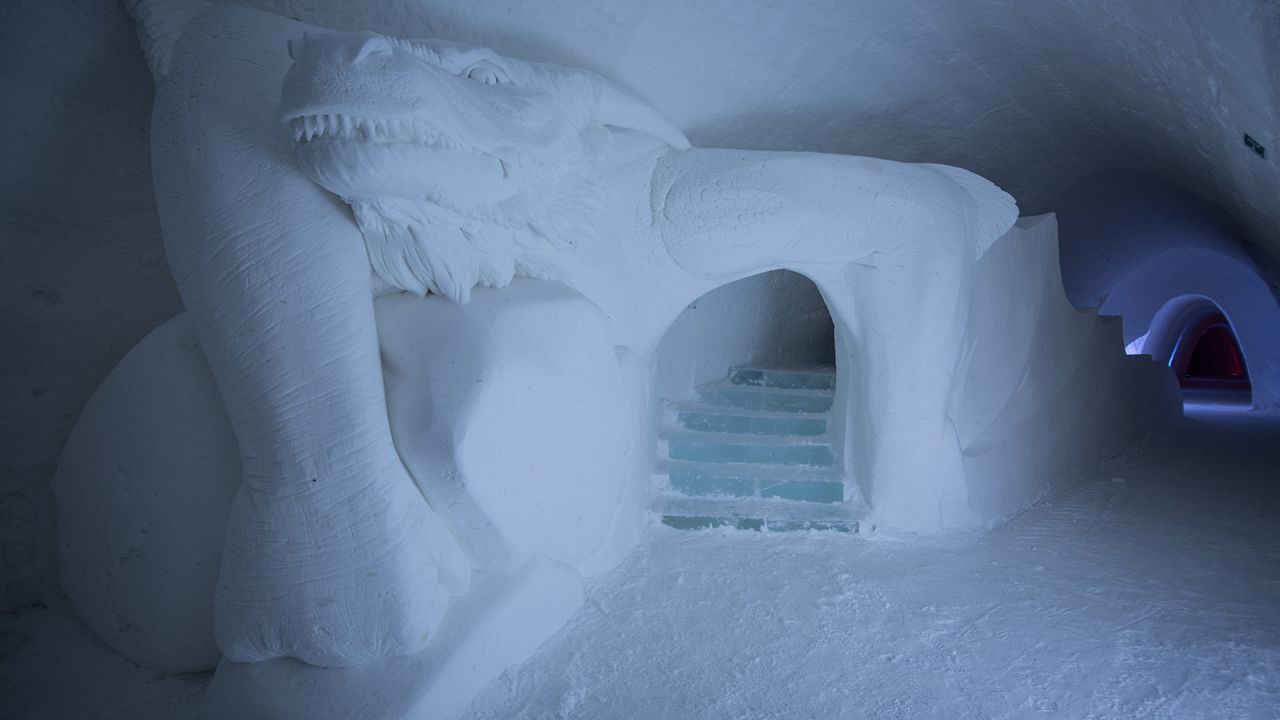 <strong>Special passageways:</strong> Designed by professional ice sculptors from around the world, the snow hotel also has many corridors filled with striking snow and ice art.