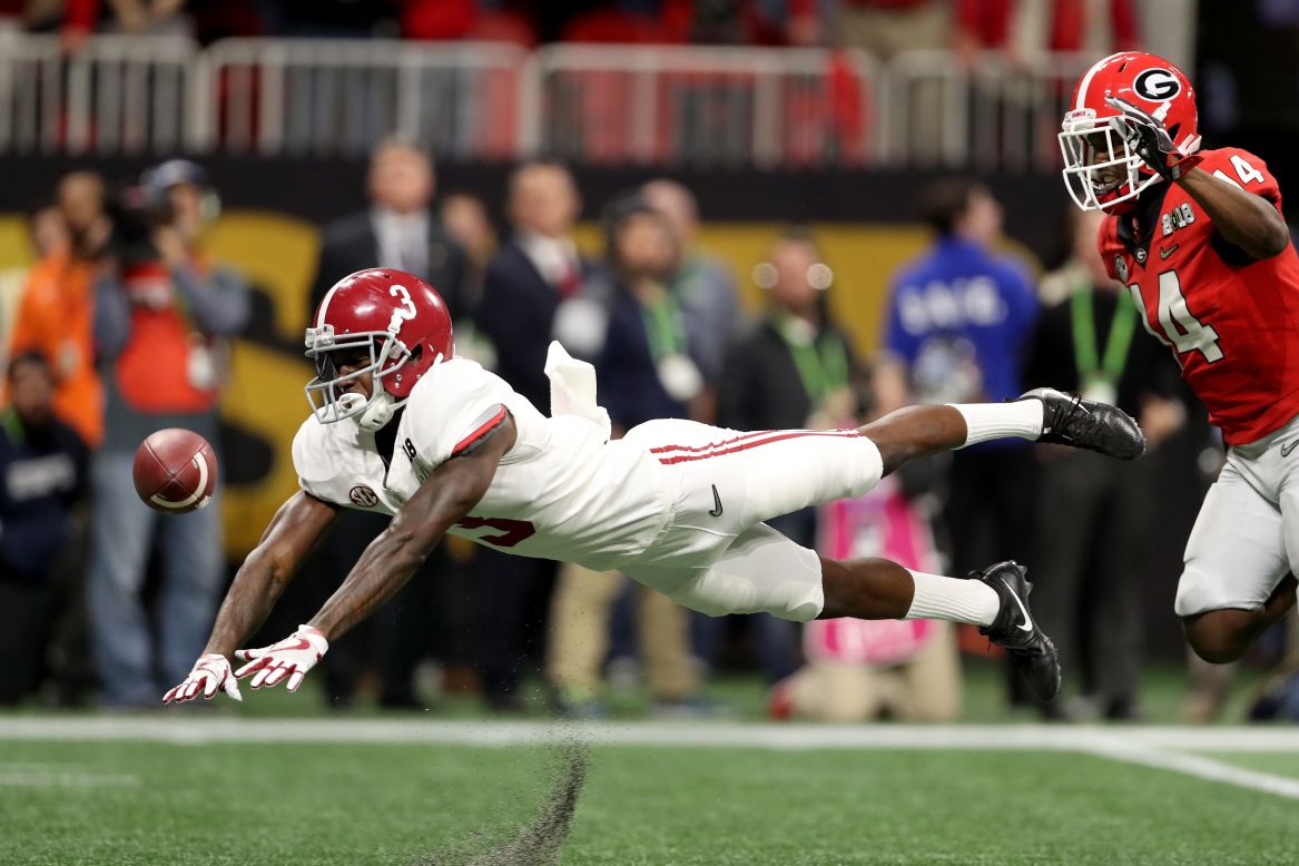 Georgia pulls away from Alabama in fourth quarter to win first