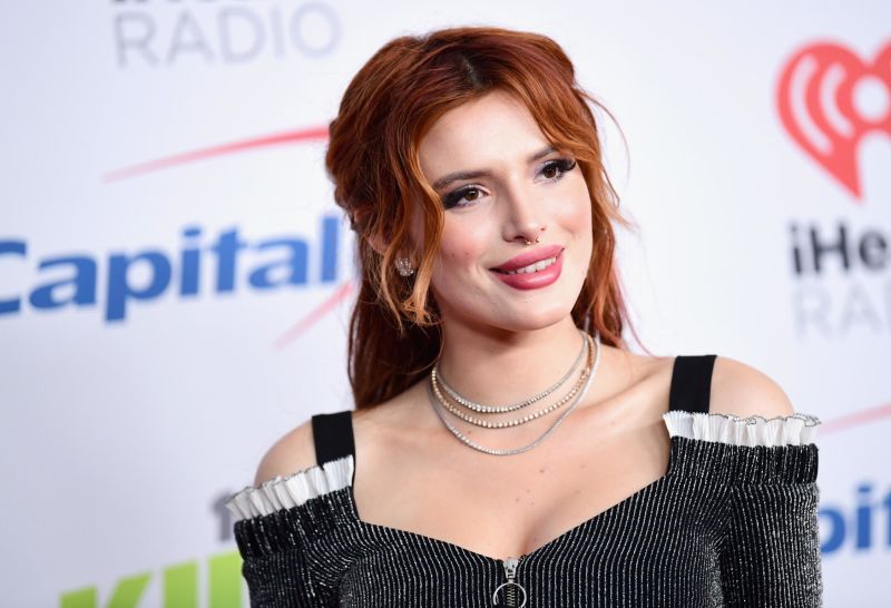 Bella Thorne shares nude photos to silence hacker pic