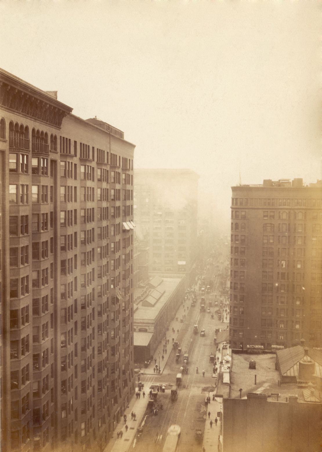 The Monadnock building on the left, photographed from a neighboring skyscraper in 1895. 