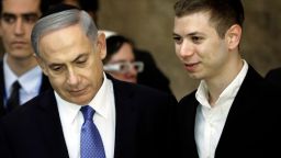 A picture taken on March 18, 2015 shows Israeli Prime Minister Benjamin Netanyahu (L) and his son Yair visiting the Wailing Wall in Jerusalem.
The son of Israeli Prime Minister Benjamin Netanyahu faced online criticism on September 9, 2017 after sharing an image on his Facebook page deemed anti-Semitic by critics. 