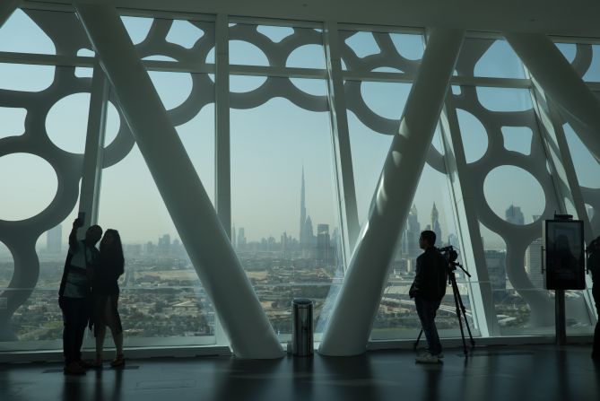 The Dubai Municipal Authority expects the frame to attract two million visitors per year.