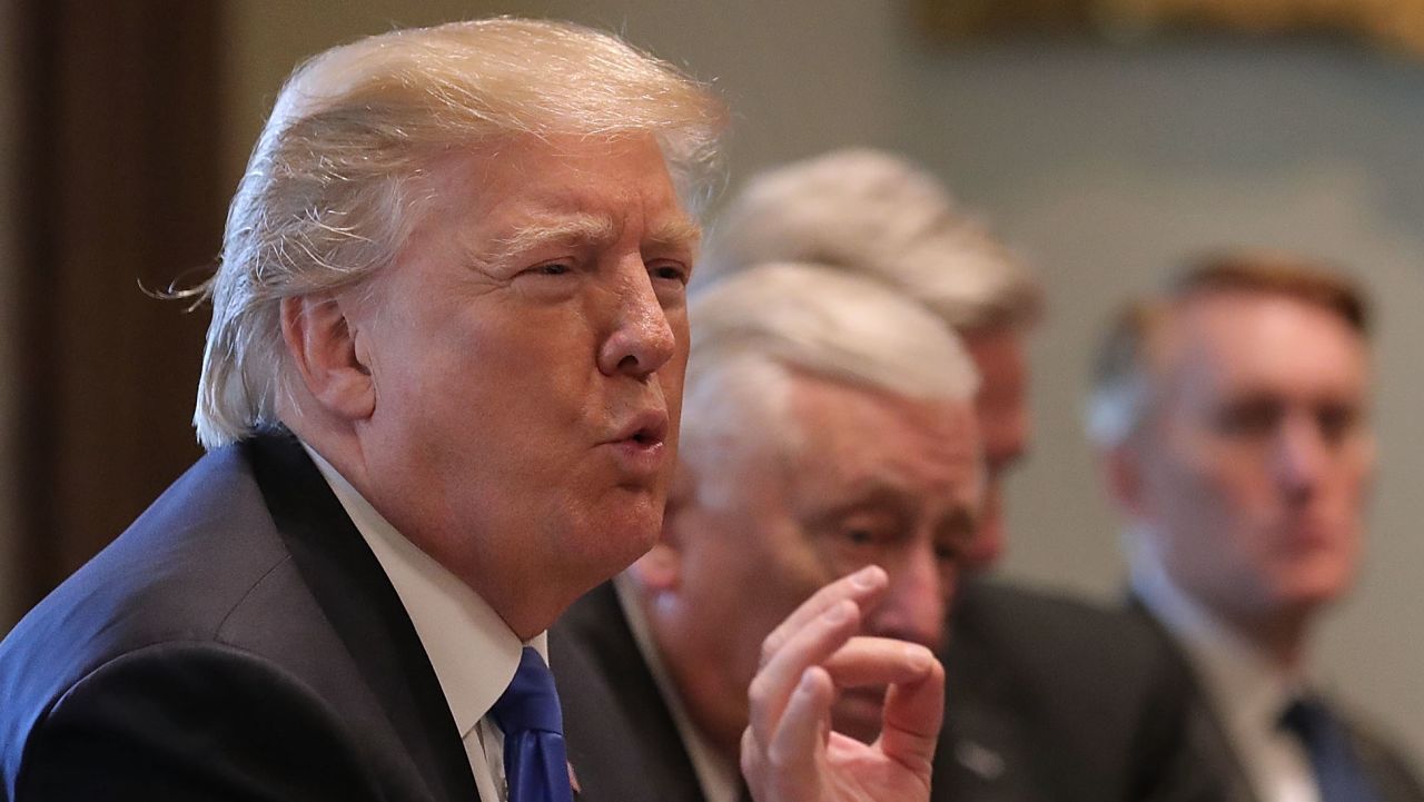 WASHINGTON, DC - JANUARY 09:  U.S. President Donald Trump (L) presides over a meeting about immigration with Republican and Democrat members of Congress in the Cabinet Room at the White House January 9, 2018 in Washington, DC. In addition to seeking bipartisan solutions to immigration reform, Trump advocated for the reintroduction of earmarks as a way to break the legislative stalemate in Congress.  (Photo by Chip Somodevilla/Getty Images)