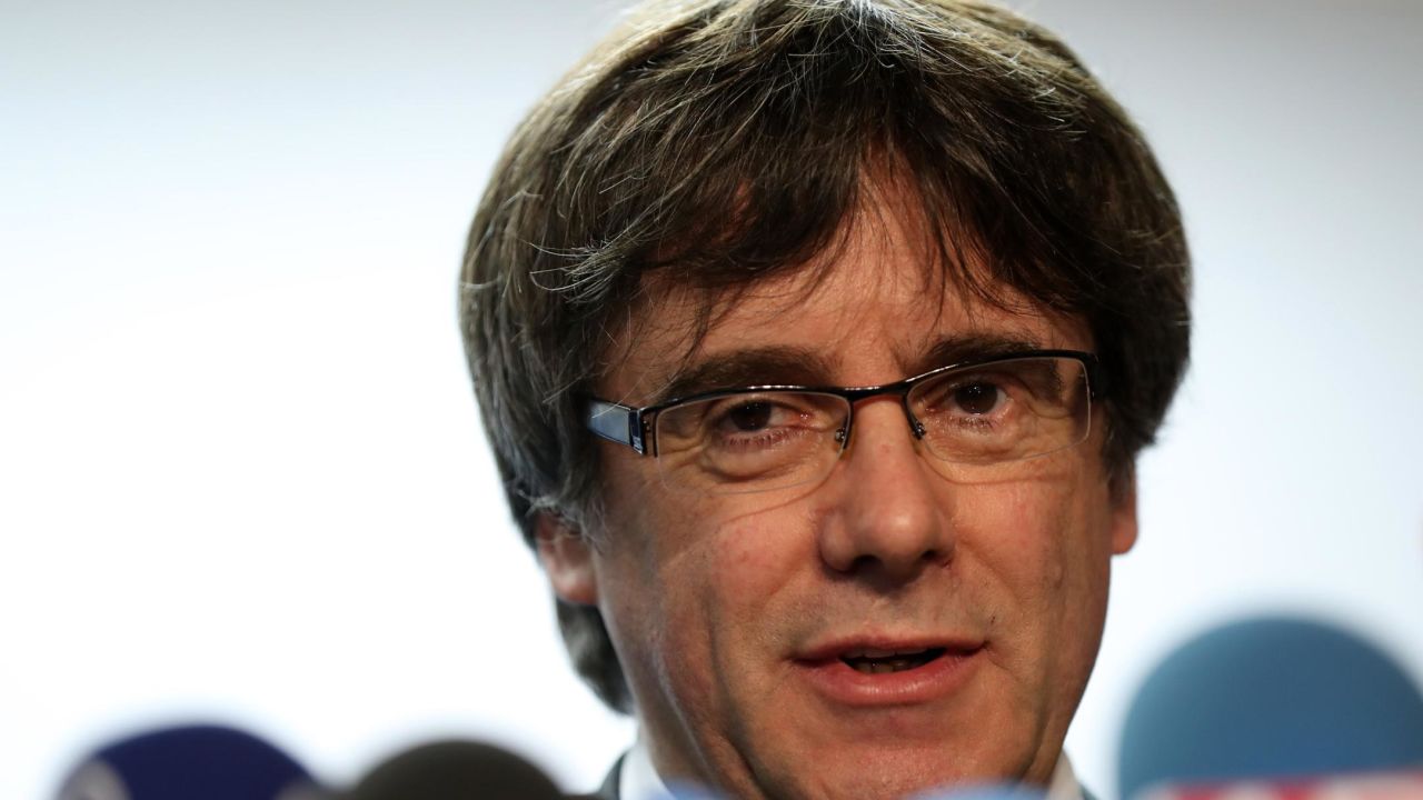 BRUSSELS, BELGIUM - DECEMBER 22:  Ousted Catalan leader Carles Puigdemont attends a press conference at Brussels press club on December 22, 2017 in Brussels, Belgium. Catalonia's ousted separatist leader declared that the Spanish state has been defeated in the regional snap election. Catalan separatist parties hold a slim parliamentary majority winning a total of 70 seats in the 135-seat regional parliament.  (Photo by Jasper Juinen/Getty Images )