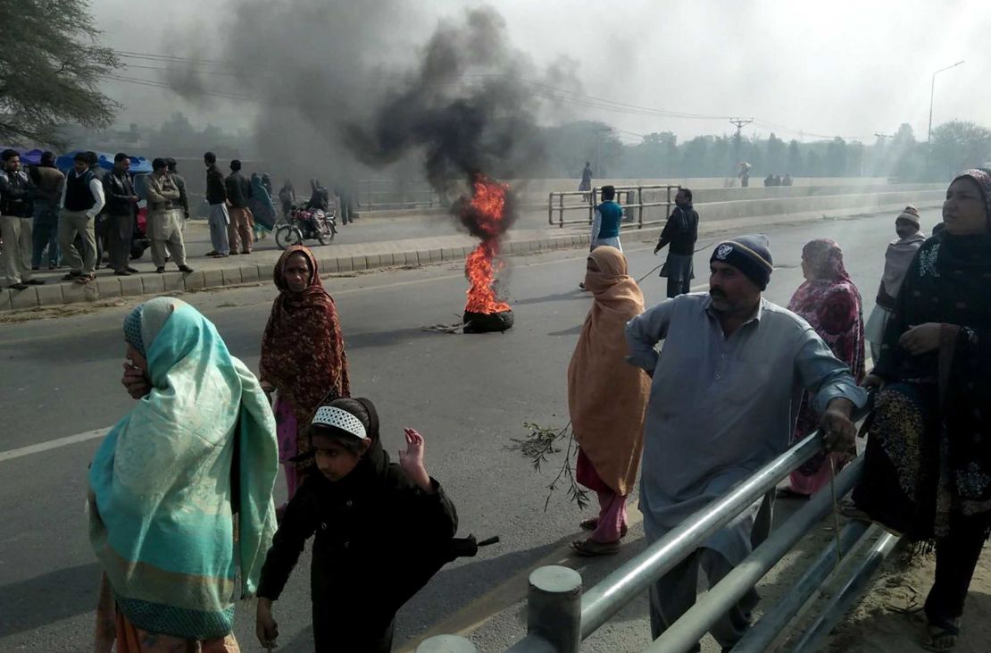 People burn tyres during a protest in Kasur on Wednesday against the murder and rape of Zainab.