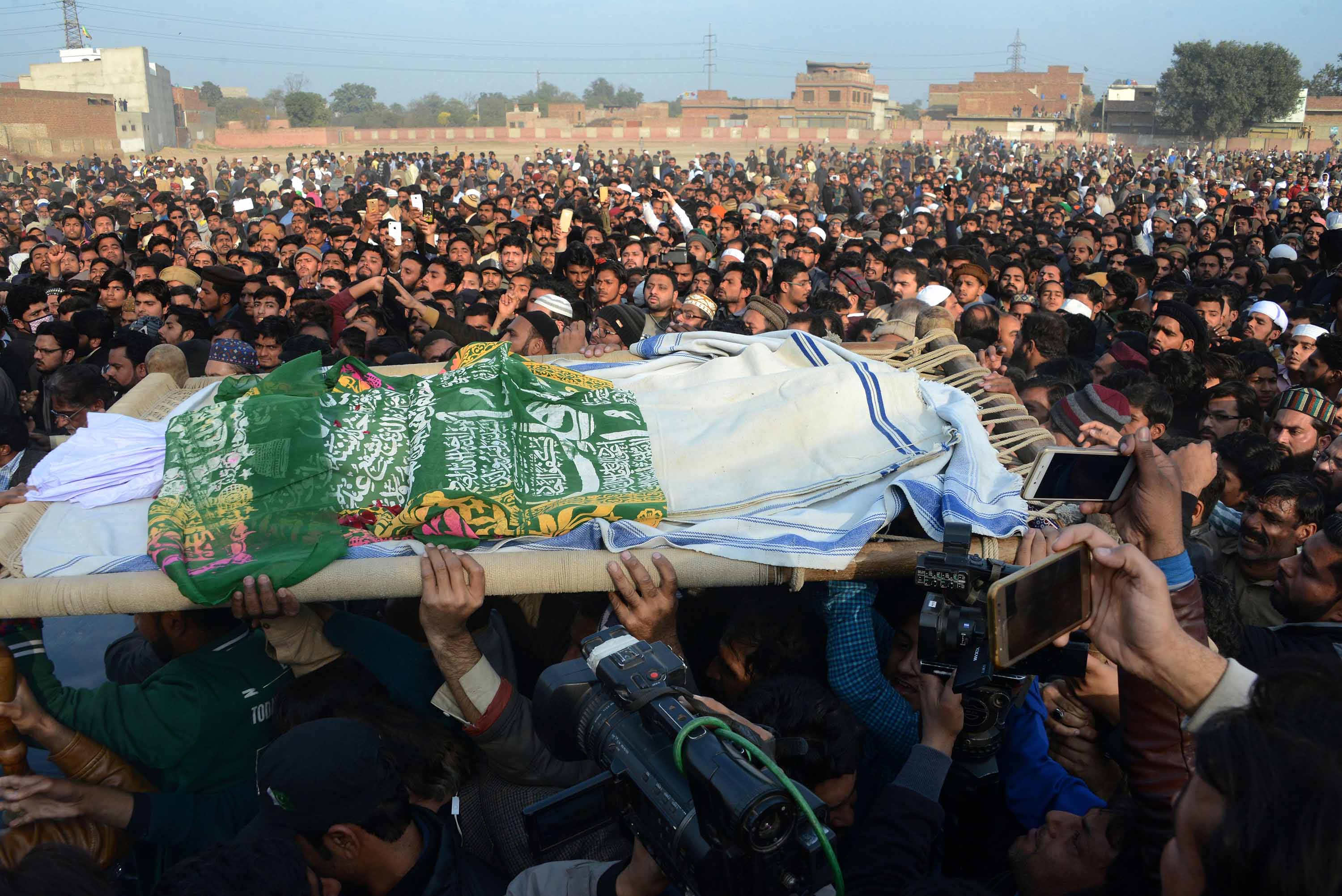 3000px x 2003px - Zainab: Protests over girl's rape, killing in Pakistan | CNN