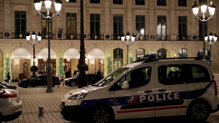 A picture shows a police car parked outside the Ritz luxury hotel in Paris on January 10, 2018, after an armed robbery.
Armed robbers made off with millions of euros worth of jewellery after smashing the windows of the world-famous Ritz hotel in Paris on January 10, police said, adding that three suspects had been detained. / AFP PHOTO / Thomas SAMSON        (Photo credit should read THOMAS SAMSON/AFP/Getty Images)