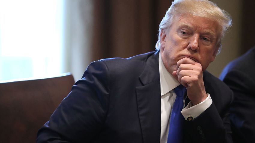 WASHINGTON, DC - JANUARY 09: U.S. President Donald Trump (R) presides over a meeting about immigration with Republican and Democrat members of Congress in the Cabinet Room at the White House January 9, 2018 in Washington, DC. In addition to seeking bipartisan solutions to immigration reform, Trump advocated for the reintroduction of earmarks as a way to break the legislative stalemate in Congress. (Photo by Chip Somodevilla/Getty Images)