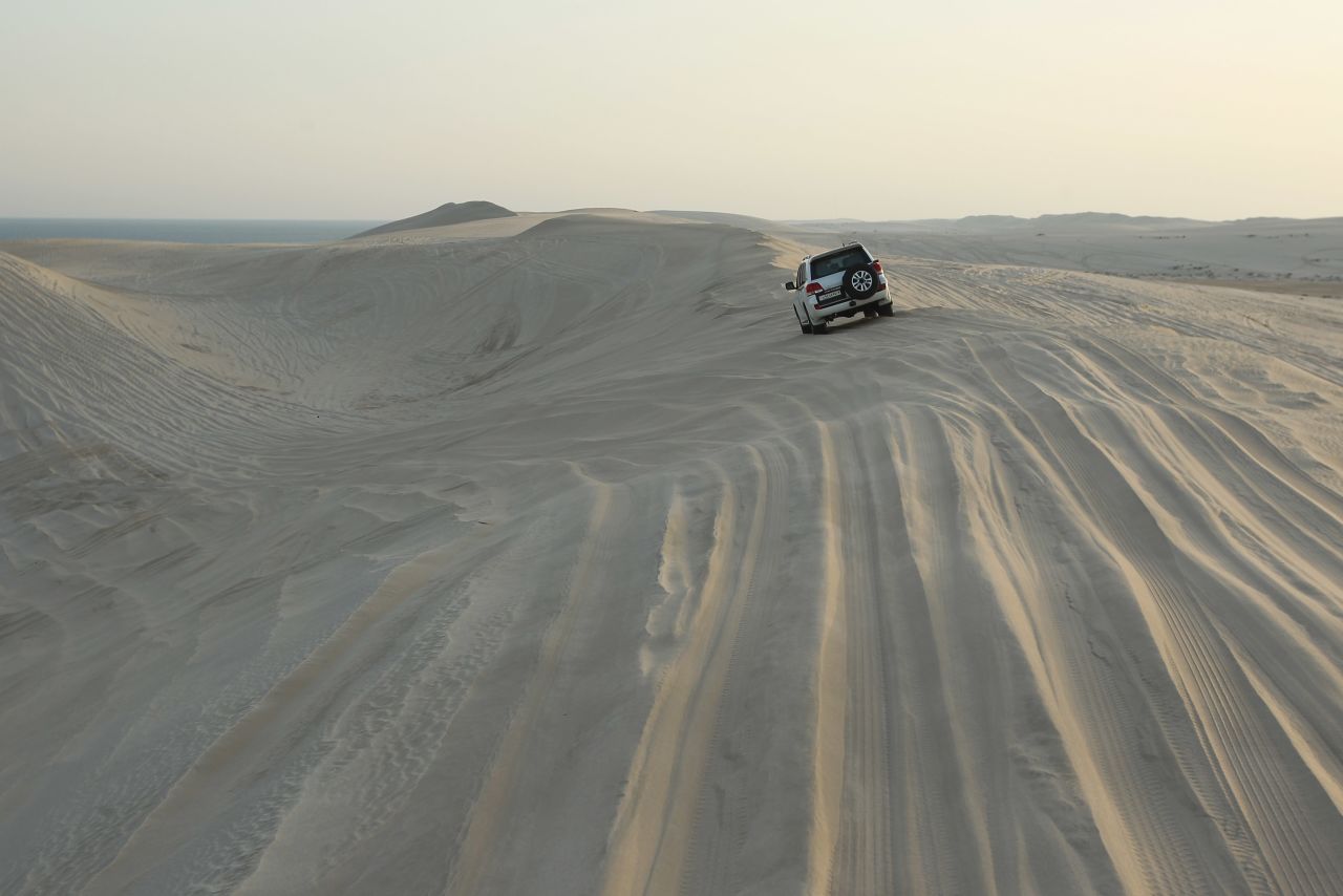 <strong>Towards the sea:</strong> Four-wheel drive tours are popular with locals and tourists. The Inland Sea is only accessible across the vast, sandy wastes. 