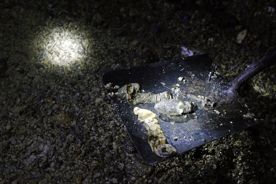 Among the components of fatbergs are grease, cooking fats, nappies, wet wipes, but also dangerous materials such as lights bulbs and hypodermic needles.