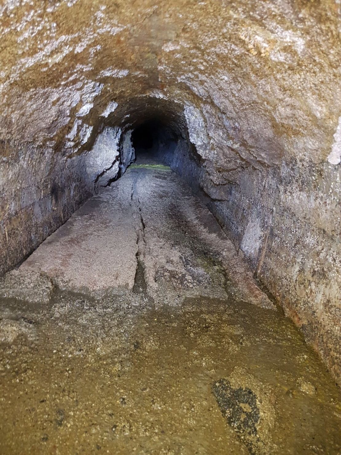 The Whitechapel sewer during removal of the fatberg