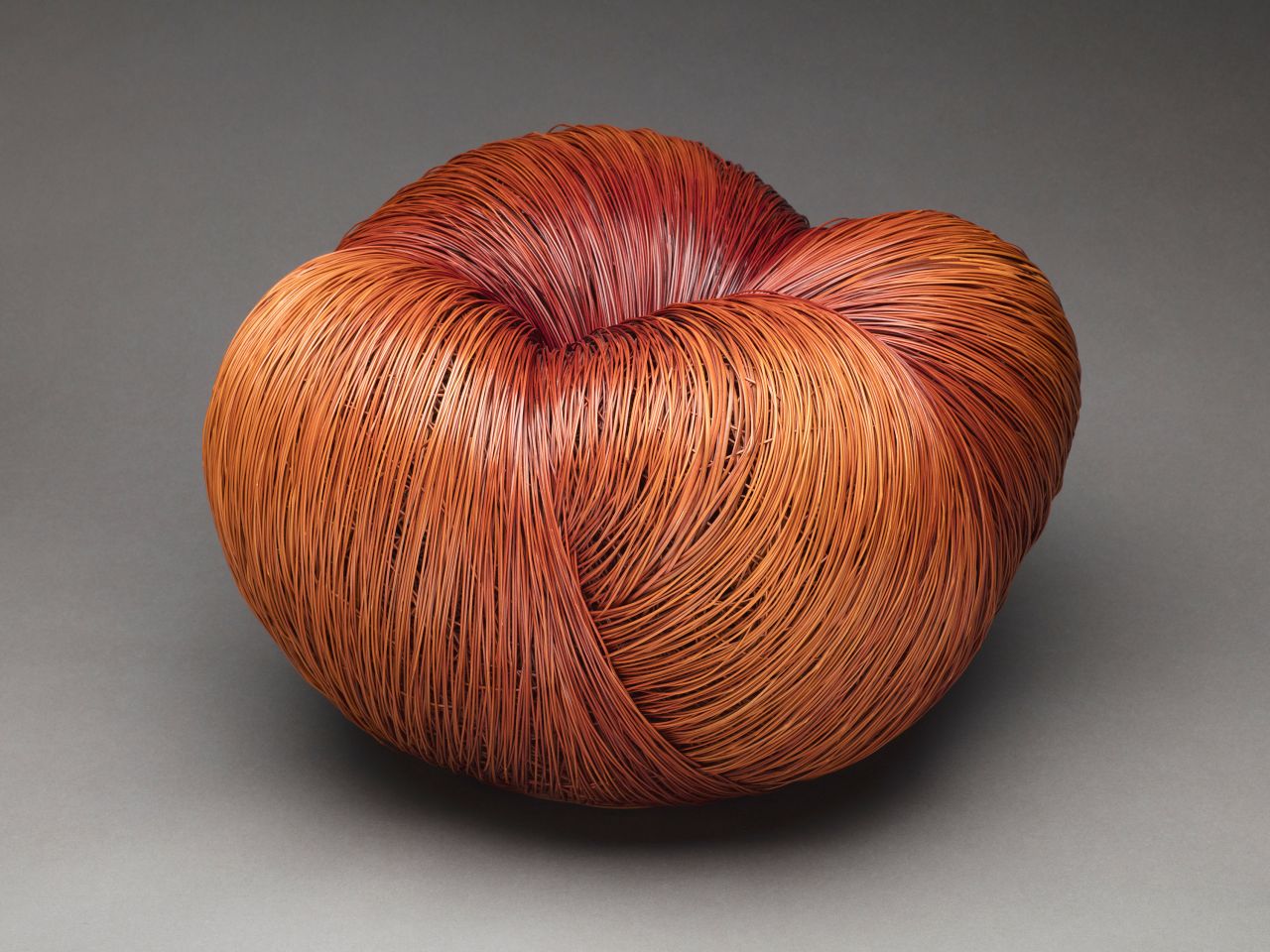 Before becoming a exhibiting artist, Kogyoku used to create practical baskets for wholesalers in postwar Japan.