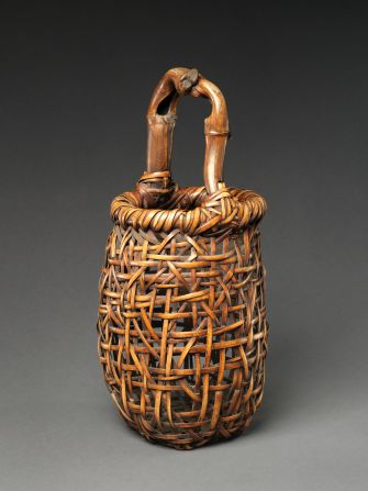 Like many basket weavers, Hayakawa Shokosai III comes from a dynasty of artisans. His father, Shokosai I, was also a pioneer of bamboo art.