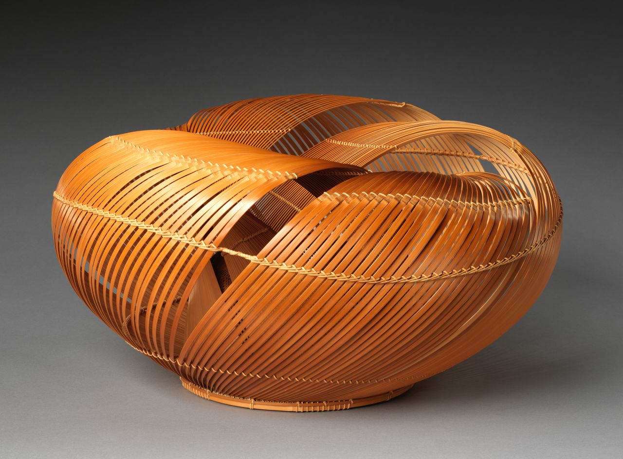 Yamaguchi Ryuun learned bamboo art as an apprentice of Shono Shounsai, a craftsman named as one of Japan's "Living National Treasures" in 1967.