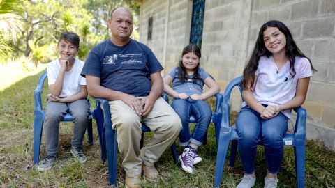 Rogelio Galmadez with his three U.S.-born children, Selhvin, Josslin and Marelin.