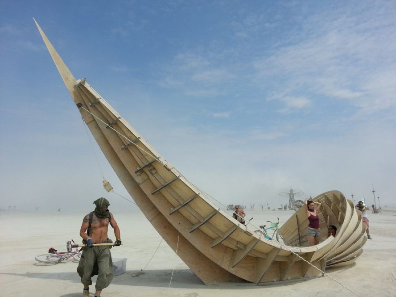 Shipwreck was designed by Georgia-Rose Collard-Watson, a student at Westminster University, for Burning Man 2013. It aimed to confront the elements and give shelter from the sun's rays, the dust storms and the prevailing winds.<br />