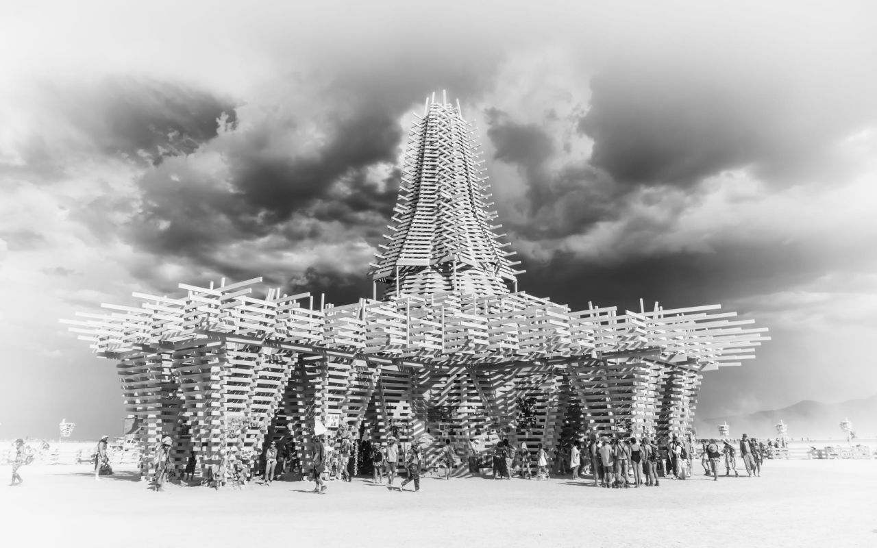 The large timbers of <a href="http://www.temple2017.org/" target="_blank" target="_blank">2017's temple</a> were assembled to create a delicate, interwoven structure that was 150 feet wide. The latticed wood created patterned shadows, while the focus of the central space was a void in the spire where the sunlight shone into.