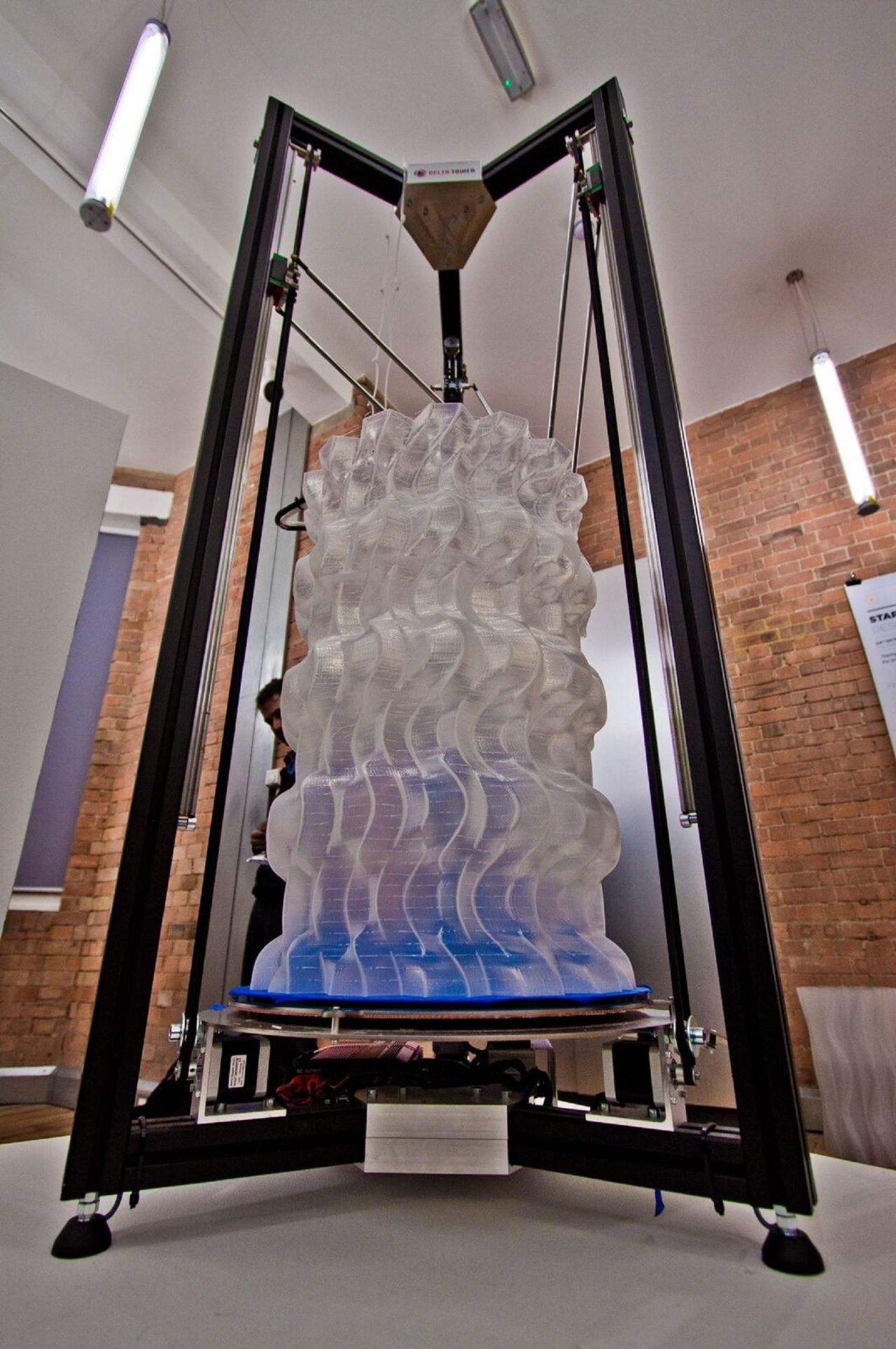 Cloud Capsules' two-meter-high micro-pavilions were the product of Mamou-Mani's Delta Tower 3D Printer.