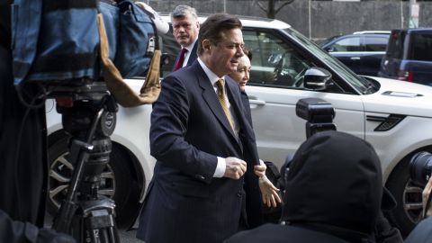 Paul Manafort, former campaign manager for Donald Trump, center, arrives at the U.S. Courthouse in Washington, D.C., U.S., on Tuesday, Jan. 16, 2018. (Zach Gibson/Bloomberg via Getty Images)