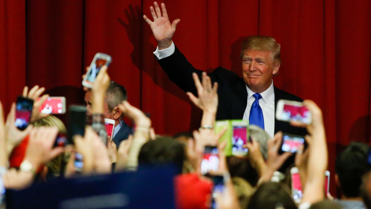 TOPSHOT - Republican presidential candidate Donald Trump waves to the crowd at a fundraising event in Lawrenceville, New Jersey on May 19, 2016.   / AFP / EDUARDO MUNOZ ALVAREZ        (Photo credit should read EDUARDO MUNOZ ALVAREZ/AFP/Getty Images)