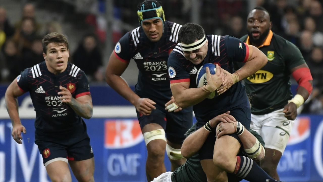 Guirado takes the ball on against South Africa during the Autumn tests, a game France lost 17-18.